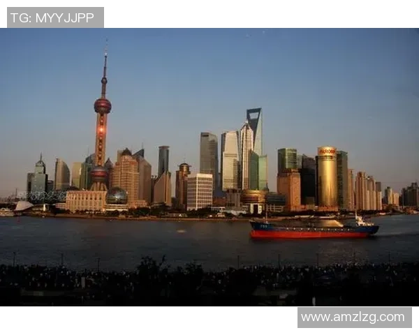 国外足球明星畅游上海夜景尽显魅力与风采的精彩瞬间